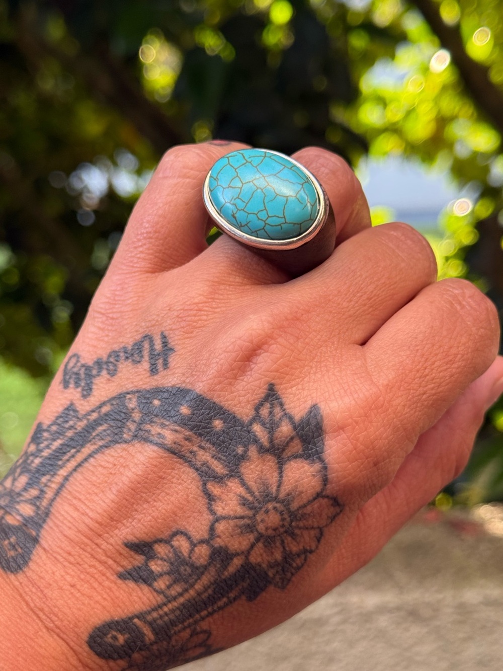 Vintage mahogany and turquoise statement ring
Size 6.5